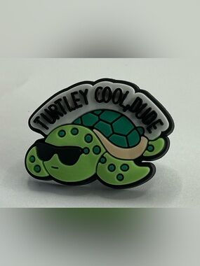 FUN PVC LAPEL PIN TURTLY COOL DUDE TURTLE